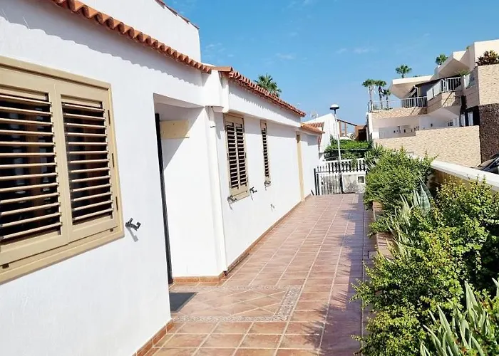 Oleandra Szálloda *